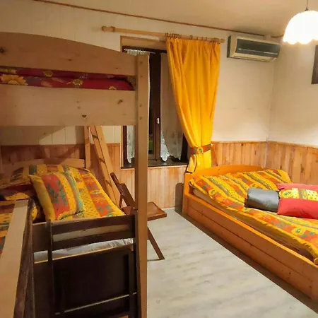 De La Hutte A 2 Km Des Pistes De Casa vacanze *