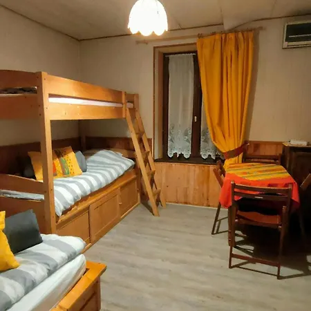De La Hutte A 2 Km Des Pistes De Casa vacanze *