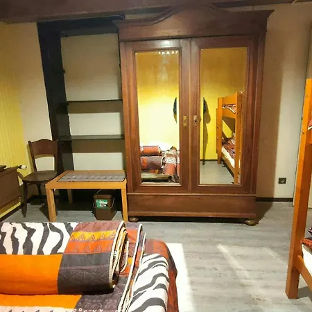 De La Hutte A 2 Km Des Pistes De Casa vacanze