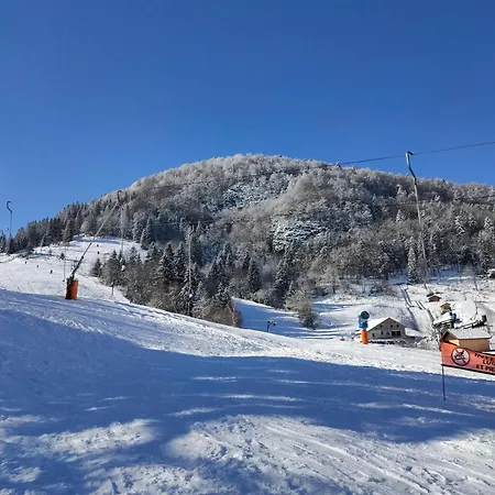 Spacieux A 2 Km Des Pistes De 度假居 *