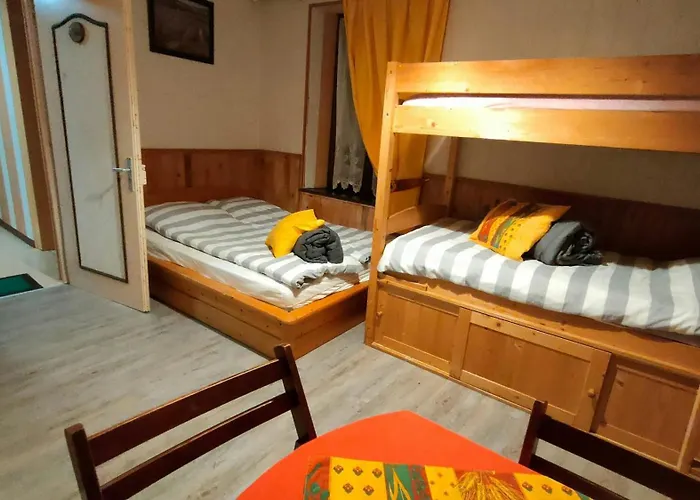 Spacieux A 2 Km Des Pistes De *