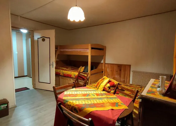 Spacieux A 2 Km Des Pistes De بيت للعطل